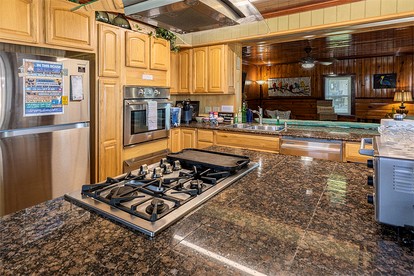 Seafarer-Themed Escape with Kitchenette & Relaxing Lounge in Bacliff, Texas - Bacliff, Texas - glamping.directory