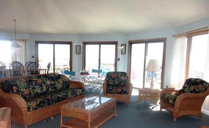 Pet-Friendly Oceanfront Cottage Rental in Avon, North Carolina - Avon, North Carolina - glamping.directory
