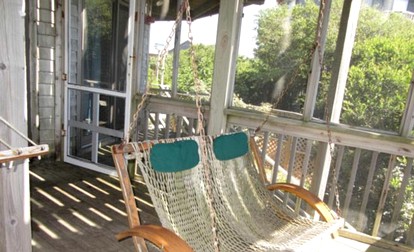 Pet-Friendly Oceanfront Cottage Rental in Avon, North Carolina - Avon, North Carolina - glamping.directory