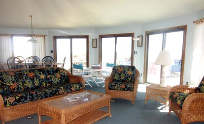 Pet-Friendly Oceanfront Cottage Rental in Avon, North Carolina - Avon, North Carolina - glamping.directory