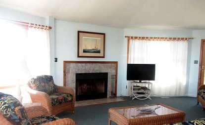 Pet-Friendly Oceanfront Cottage Rental in Avon, North Carolina - Avon, North Carolina - glamping.directory