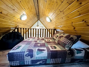 Idyllic Cabin for Group Getaway along the North Umpqua River, Oregon - Idleyld Park, Oregon - glamping.directory