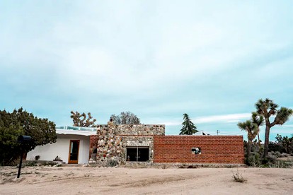Fantastic Villa with a Hot Tub in Yucca Valley Perfect for Joshua Tree Getaways - Yucca Valley, California - glamping.directory