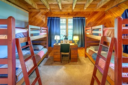 Warm & Inviting Cabin Retreat Perfect for Year-Round Escapes in Denver, New York - Denver, New York - glamping.directory