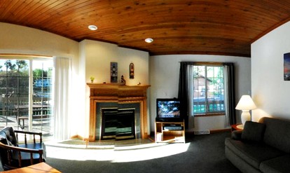 Spacious Cabin Rental with a Fireplace on Lake Delton, Wisconsin - Wisconsin Dells, Wisconsin - glamping.directory