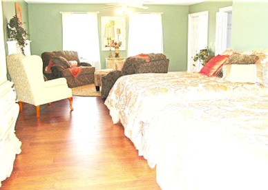 Spacious Secluded Vacation Rental For Twelve Guests in Middletown, Ohio - Middletown, Ohio - glamping.directory