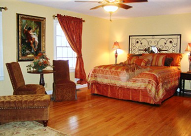 Spacious Secluded Vacation Rental For Twelve Guests in Middletown, Ohio - Middletown, Ohio - glamping.directory