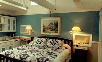 Pet-Friendly Poolside Rental Amid Forest Trees in Lumberton, Texas - Lumberton, Texas - glamping.directory