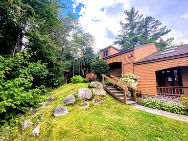 Modern Cabin Rental Perfect for a Luxury Ski Vacation near Mount Washington - glamping.directory