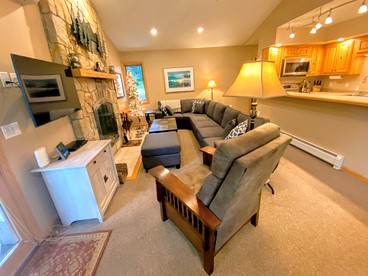 Modern Cabin Rental Perfect for a Luxury Ski Vacation near Mount Washington - Carroll, New Hampshire - glamping.directory