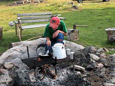 Vacation Rental with a Hot Tub in Gardiner, Montana - Gardiner, Montana - glamping.directory