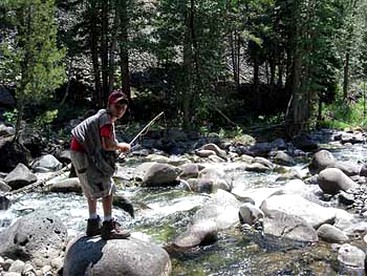 Vacation Rental with a Hot Tub in Gardiner, Montana - Gardiner, Montana - glamping.directory