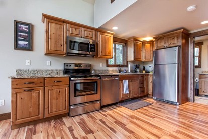 Charming Mountain Cabin for a Family Getaway near Lake McDonald, Montana - West Glacier, Montana - glamping.directory
