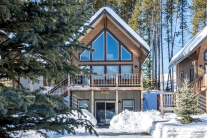 Charming Mountain Cabin for a Family Getaway near Lake McDonald, Montana - glamping.directory