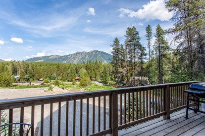 Charming Mountain Cabin for a Family Getaway near Lake McDonald, Montana - West Glacier, Montana - glamping.directory
