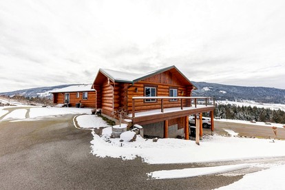Cozy Secluded Log Cabin Retreat with Stunning Views, Luxury Comfort & Grill Deck in Sequim, Washington - glamping.directory