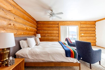 Cozy Secluded Log Cabin Retreat with Stunning Views, Luxury Comfort & Grill Deck in Sequim, Washington - Sequim, Washington - glamping.directory