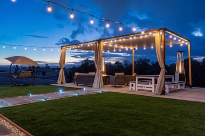 Heavenly Vacation Retreat with Sweeping Vineyard Views near Paso Robles Wineries in California - Paso Robles, California - glamping.directory