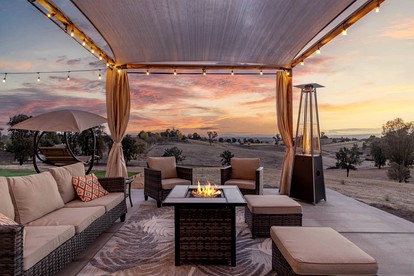 Heavenly Vacation Retreat with Sweeping Vineyard Views near Paso Robles Wineries in California - Paso Robles, California - glamping.directory