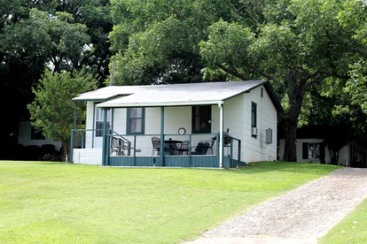 Rustic Cabin Rental with Lake Views and Shared Pool near Austin, Texas - Kingsland, Texas - glamping.directory