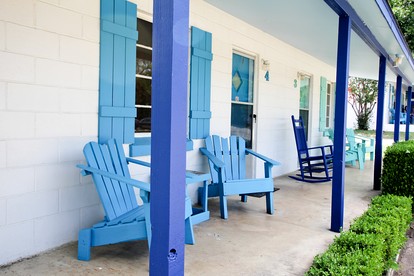 Rustic Cabin Rental with Lake Views and Shared Pool near Austin, Texas - Kingsland, Texas - glamping.directory