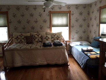 Charming Vacation Room Rental on Idyllic Farm near Bethlehem, Pennsylvania - Cooksburg, Pennsylvania - glamping.directory
