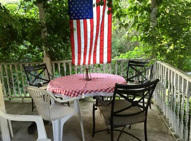 Charming Vacation Room Rental on Idyllic Farm near Bethlehem, Pennsylvania - Cooksburg, Pennsylvania - glamping.directory