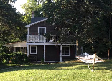 Charming Vacation Room Rental on Idyllic Farm near Bethlehem, Pennsylvania - glamping.directory