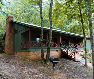Pet-Friendly Cabin with a Private Hot Tub in Bostic, North Carolina - glamping.directory