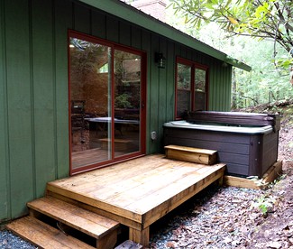 Pet-Friendly Cabin with a Private Hot Tub in Bostic, North Carolina - Rutherfordton, North Carolina - glamping.directory