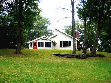 Secluded Two-Bedroom Cottage Rental with Hot Tub and Fireplace in Woodstock, New York - glamping.directory