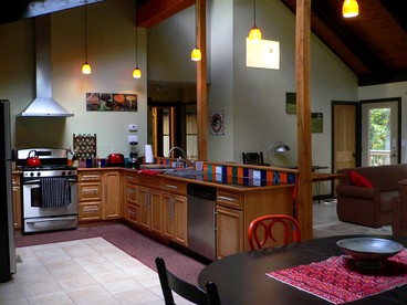 Secluded Two-Bedroom Cottage Rental with Hot Tub and Fireplace in Woodstock, New York - Saugerties, New York - glamping.directory