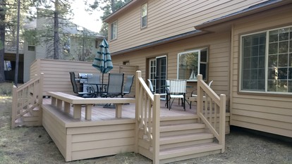 Peaceful Family Friendly Cabin with Private Hot Tub and Deck close to Fort Rock Park and Sunriver Marina, Oregon - Sunriver, Oregon - glamping.directory