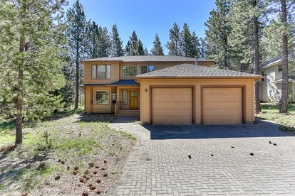 Peaceful Family Friendly Cabin with Private Hot Tub and Deck close to Fort Rock Park and Sunriver Marina, Oregon - glamping.directory