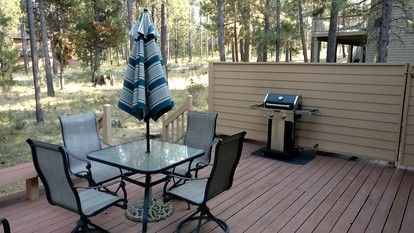 Peaceful Family Friendly Cabin with Private Hot Tub and Deck close to Fort Rock Park and Sunriver Marina, Oregon - Sunriver, Oregon - glamping.directory