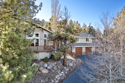 Beautiful Cabin with Fireplace and Barbecue in Bend, Oregon - glamping.directory