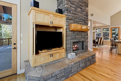 Beautiful Cabin with Fireplace and Barbecue in Bend, Oregon - Bend, Oregon - glamping.directory