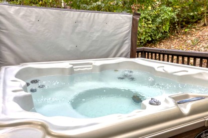 Lakefront Cabin with Hot-tub and Dock in Tennessee - Speedwell, Tennessee - glamping.directory
