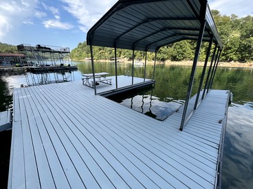 Lakefront Cabin with Hot-tub and Dock in Tennessee - Speedwell, Tennessee - glamping.directory