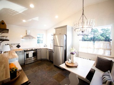 Idyllic Waterfront Rental with Shared Pool Access in Jupiter, Florida - Jupiter, Florida - glamping.directory