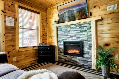 Impressive Secluded Cabin with Hot-tub and Foosball in Pigeon Forge, Tennessee - Pigeon Forge, Tennessee - glamping.directory