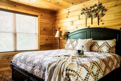 Impressive Secluded Cabin with Hot-tub and Foosball in Pigeon Forge, Tennessee - Pigeon Forge, Tennessee - glamping.directory