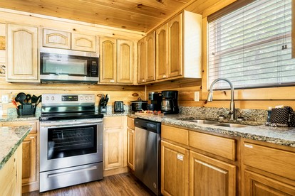 Impressive Secluded Cabin with Hot-tub and Foosball in Pigeon Forge, Tennessee - Pigeon Forge, Tennessee - glamping.directory