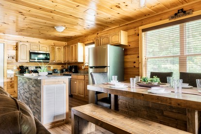 Impressive Secluded Cabin with Hot-tub and Foosball in Pigeon Forge, Tennessee - Pigeon Forge, Tennessee - glamping.directory
