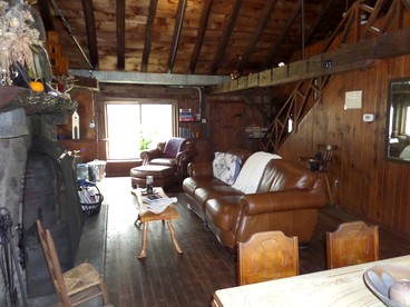 Rustic Family Cabin Rental with Nature Trails near Sturbridge, Massachusetts - Warren, Massachusetts - glamping.directory