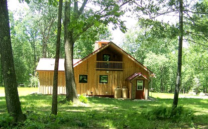 Rustic Family Cabin Rental with Nature Trails near Sturbridge, Massachusetts - Warren, Massachusetts - glamping.directory