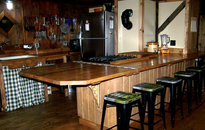 Rustic Family Cabin Rental with Nature Trails near Sturbridge, Massachusetts - Warren, Massachusetts - glamping.directory
