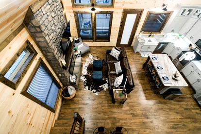 Luxury Cabin Accommodation with a Hot Tub near Broken Bow in Oklahoma - Hochatown, Oklahoma - glamping.directory