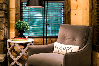Luxury Cabin Accommodation with a Hot Tub near Broken Bow in Oklahoma - Hochatown, Oklahoma - glamping.directory