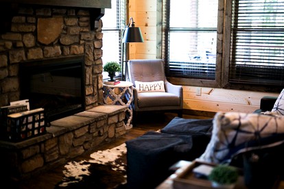 Luxury Cabin Accommodation with a Hot Tub near Broken Bow in Oklahoma - Hochatown, Oklahoma - glamping.directory